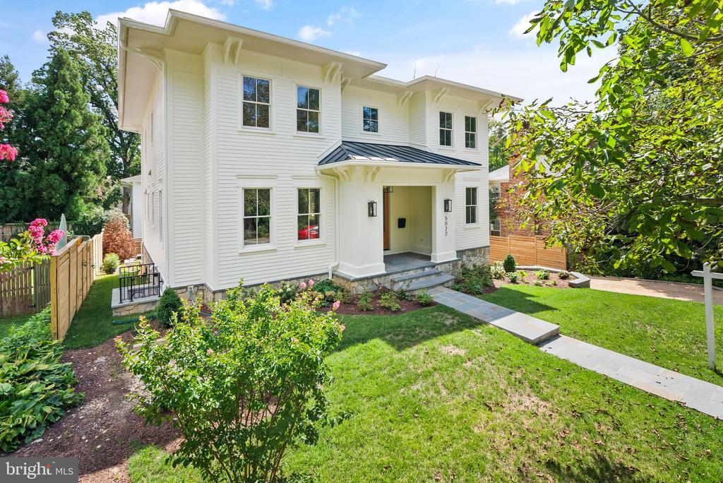 5022 Cathedral Ave NW in Washington, DC - Building Photo