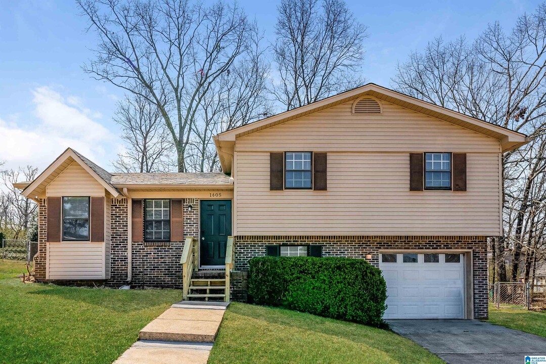 1605 Maralyn Dr in Birmingham, AL - Building Photo