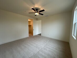 6925 W Grove Ave in Visalia, CA - Building Photo - Building Photo