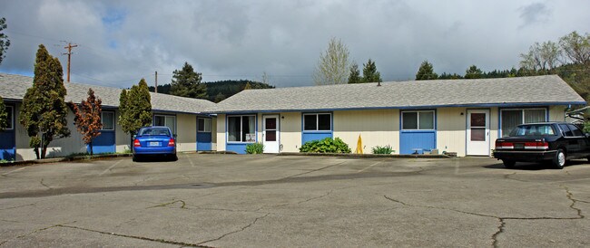 103 N Willamette St in Sutherlin, OR - Building Photo - Building Photo