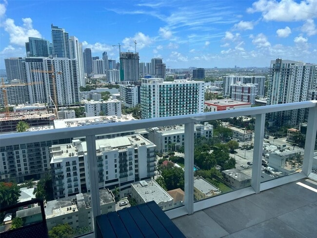 600 NE 27th St, Unit 2605 in Miami, FL - Building Photo - Building Photo
