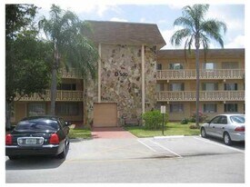 500 Village Green Cir W in Palm Springs, FL - Building Photo