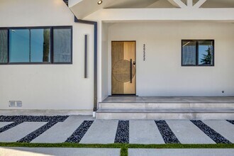 20522 Sherman Way in Los Angeles, CA - Foto de edificio - Building Photo