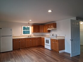 17 Dickey Ln in Bowdoin, ME - Building Photo
