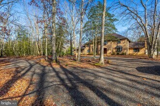 1322 Commissioners Rd in Mullica Hill, NJ - Foto de edificio - Building Photo