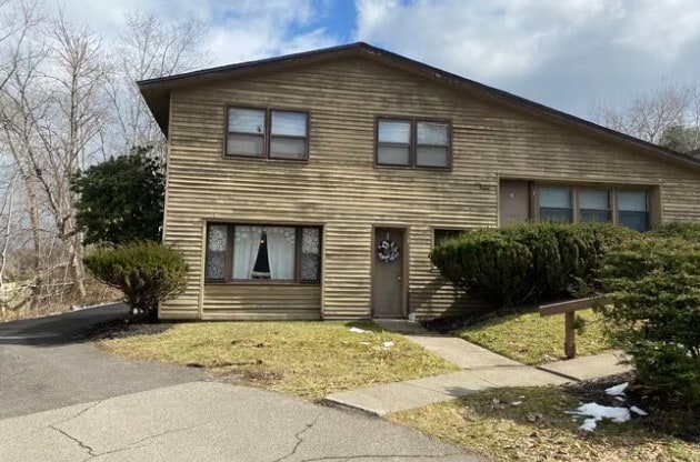 205 Rano Blvd in Vestal, NY - Foto de edificio - Building Photo