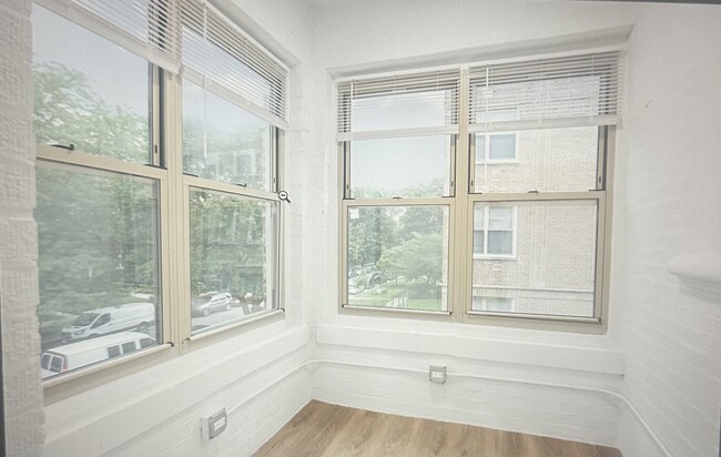 property at 1633 W Chase Ave