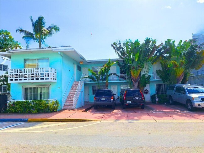 710 11th St in Miami Beach, FL - Building Photo - Building Photo