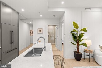 2121 Ward Pl NW in Washington, DC - Building Photo - Building Photo