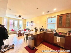 731 Parker St in Boston, MA - Building Photo - Building Photo