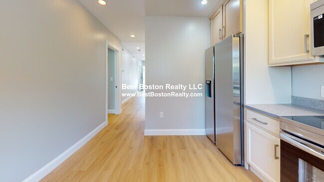 3 Harris Rd in Medford, MA - Building Photo - Building Photo
