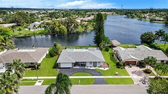 406 Sailboat Cir in Weston, FL - Building Photo