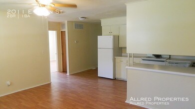2011 Helen St in Fayetteville, AR - Building Photo - Building Photo