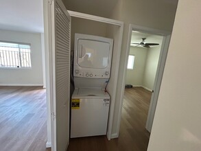 10924 S Osage Ave, Unit 109261/2 in Inglewood, CA - Building Photo - Building Photo