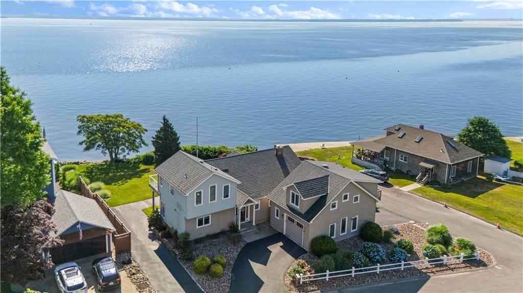 54 Burnett Rd in Warwick, RI - Building Photo