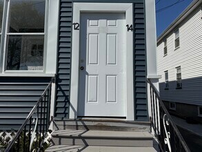 12 Gilbert Ct, Unit 12 in Malden, MA - Foto de edificio - Building Photo