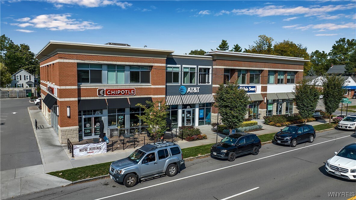 5712 Main St in Williamsville, NY - Building Photo