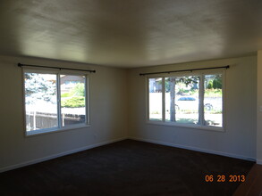 2315 Ironwood St in Eugene, OR - Building Photo - Building Photo