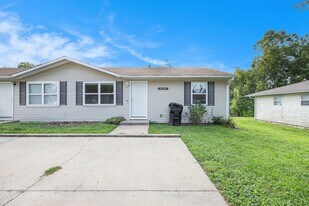 1041 N Aztec Ct in Independence, MO - Building Photo