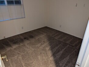 3649 Birdsong Ave in Thousand Oaks, CA - Foto de edificio - Building Photo