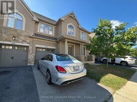 2362 Natasha Cir in Oakville, ON - Building Photo