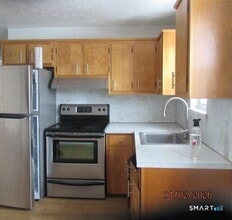 152 Surrey Dr in Bristol, CT - Building Photo - Building Photo