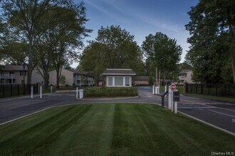 45 Country Club Dr in Coram, NY - Building Photo - Building Photo