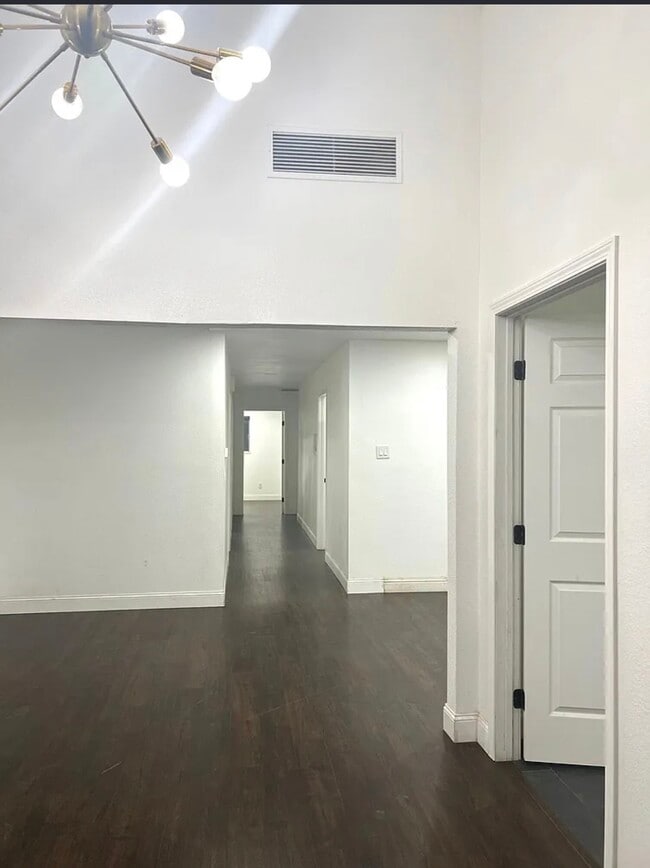 1021 Claire Ave in Corcoran, CA - Building Photo - Building Photo