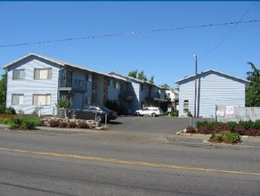 Cimarron Apartments in Portland, OR - Building Photo - Building Photo