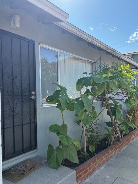 412 W Regent St, Unit 03 in Inglewood, CA - Building Photo
