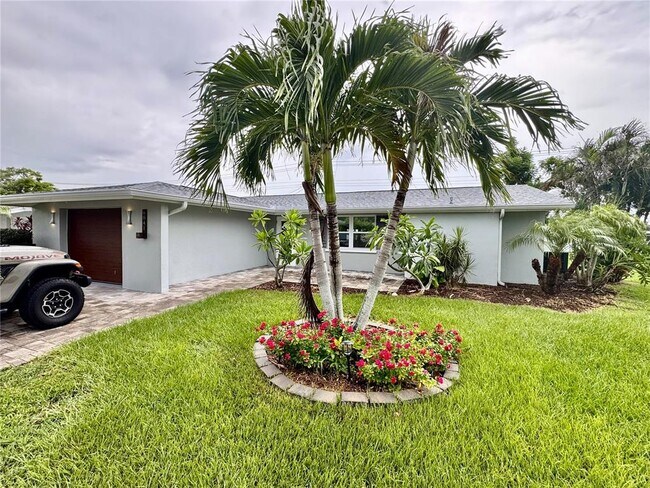 6841 Roxbury Dr in Sarasota, FL - Building Photo - Building Photo