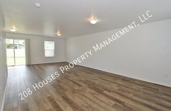11287 W Meadowbreeze Ct in Star, ID - Building Photo - Building Photo