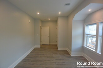 120 Kenrick St, Unit 6 in Boston, MA - Building Photo - Building Photo