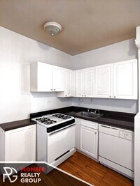 3721 N Pine Grove Ave, Unit 2f photo'