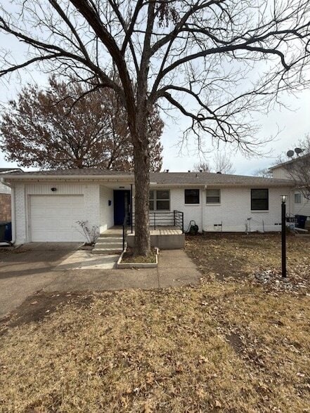 9122 Clearwater Dr in Dallas, TX - Building Photo - Building Photo