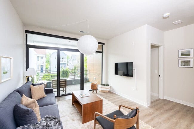 property at 1632 N Franklin Pl