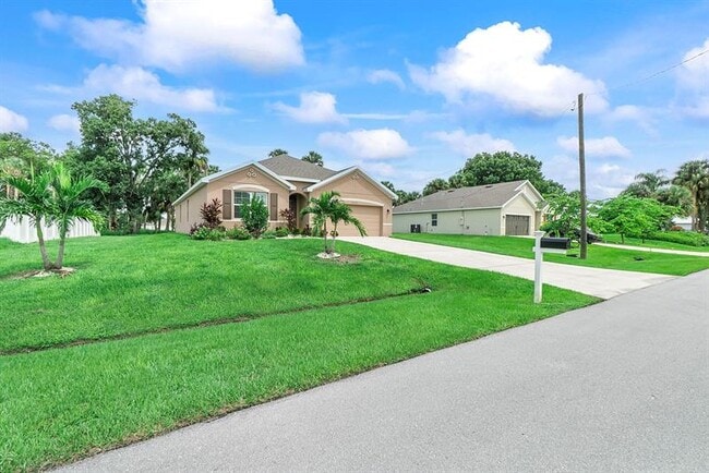 2033 SW Villanova Rd in Port St. Lucie, FL - Building Photo - Building Photo