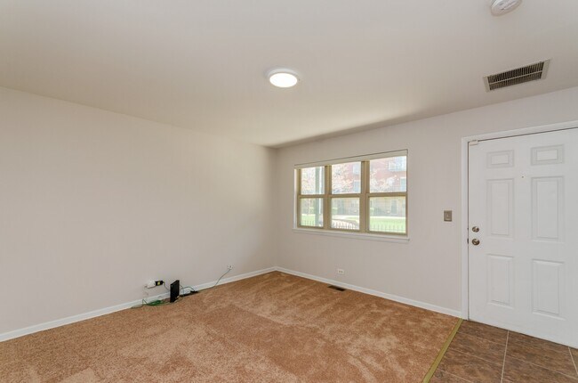 4530 S WOODLAWN Ave-Unit -605 in Chicago, IL - Building Photo - Building Photo