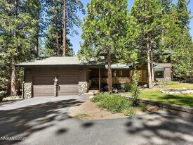 445 Country Club Dr in Incline Village, NV - Building Photo