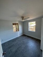148 Holland Rd in Ormond Beach, FL - Foto de edificio - Building Photo