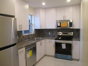 224 Lake Dora Dr in West Palm Beach, FL - Building Photo - Building Photo