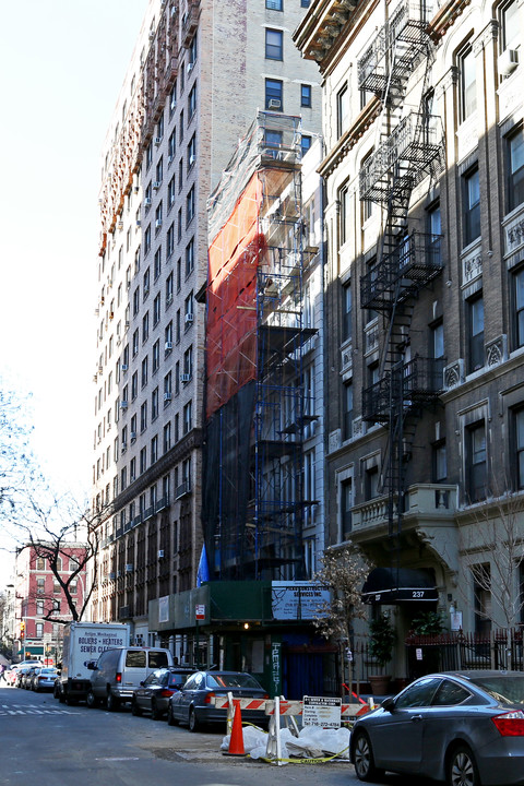 241 W 107th St in New York, NY - Foto de edificio