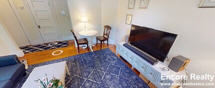 1583 Beacon St, Unit 1 in Brookline, MA - Building Photo - Building Photo