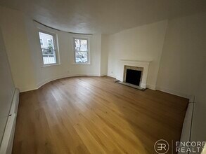 655 Washington St, Unit 1 in Brookline, MA - Foto de edificio - Building Photo