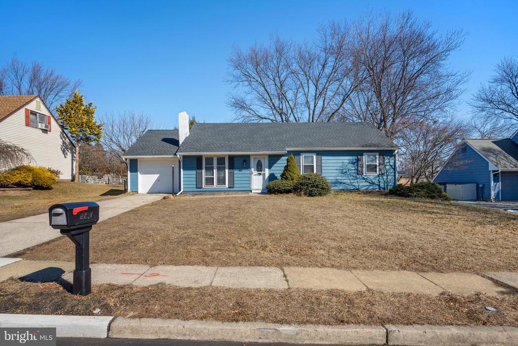 216 Paddock Way in Delran, NJ - Building Photo