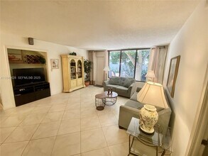 1696 S Ocean Ln in Fort Lauderdale, FL - Foto de edificio - Building Photo