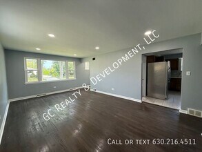 520 W Center St in Itasca, IL - Building Photo - Building Photo
