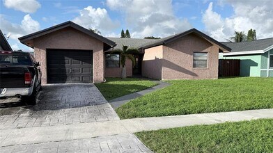 8205 SW 12th St in North Lauderdale, FL - Building Photo - Building Photo
