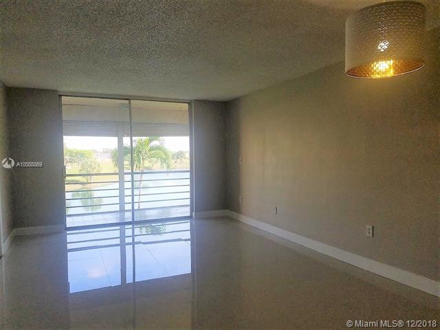 8350 Sunrise Lakes Blvd-Unit -201 in Sunrise, FL - Foto de edificio - Building Photo