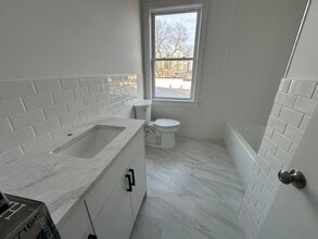 26 Taff Ave, Unit 1L in Stamford, CT - Foto de edificio - Building Photo